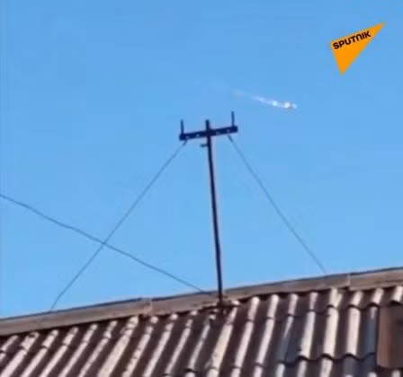 Có thể thấy, phi hành đoàn đã rất nỗ lực để điều khiển máy bay tránh khỏi khu vực dân cư và đường giao thông. Chiếc máy bay sau đó đã rơi xuống một cánh đồng, không có thiệt hại quá lớn ở dưới mặt đất. Nguồn ảnh: Pinterest.