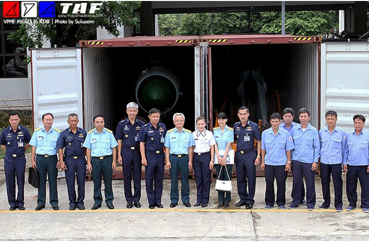 Mùa hè 2014, hai container chứa các bộ phận của tiêm kích MiG-21MF số hiệu 5202 từng phục vụ trong binh chủng Không quân Việt Nam đã được đưa đến Thái Lan. Nguồn ảnh: TAF.