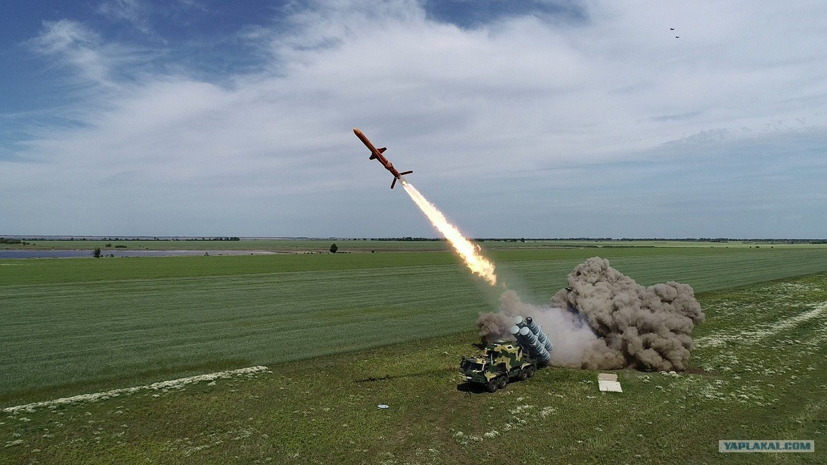 Theo truyền thông Ukraine, tổ hợp tên lửa Neptune sẽ được sớm nhập biên vào quân đội nước này. Không chỉ Hải quân Ukraine, lực lượng lục quân của nước này cũng tỏ ra hứng thú với loại tên lửa Neptune. Nguồn ảnh: BMDP.