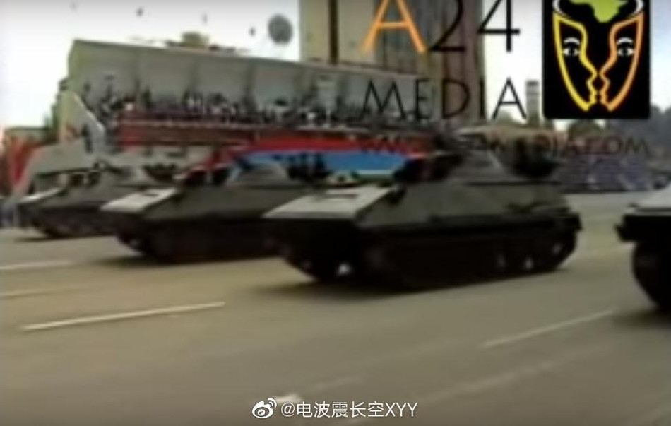 Nhiều chuyên gia nhận định, việc bán vũ khí hoặc công nghệ chế tạo vũ khí hiện đại cho các nước nhỏ trên thế giới chính là cách để Triều Tiên thu về một lượng lớn ngoại tệ ngay cả trong khi bị cấm vận. Nguồn ảnh: Sina.