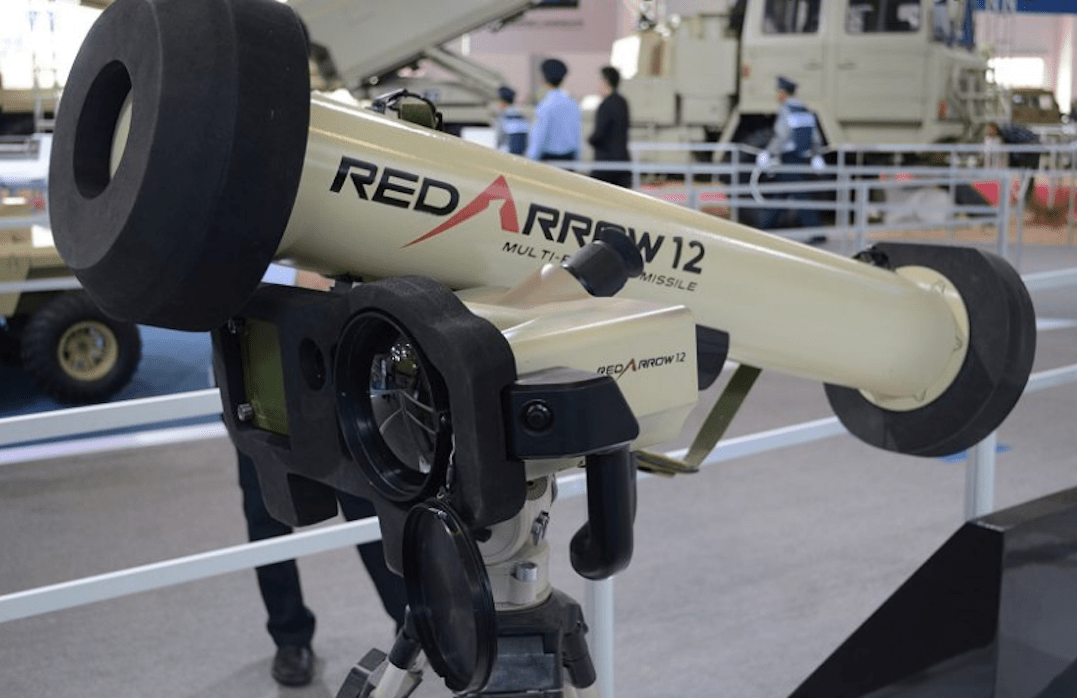 Tập đoàn công nghiệp Quốc phòng Phương Bắc - Norinco của Trung Quốc cho biết vừa bàn giao một số lượng lớn tên lửa chống tăng Hồng Tiễn 12E (HJ-12E) cho một khách hàng nước ngoài giấu tên. Nguồn ảnh: Sina.