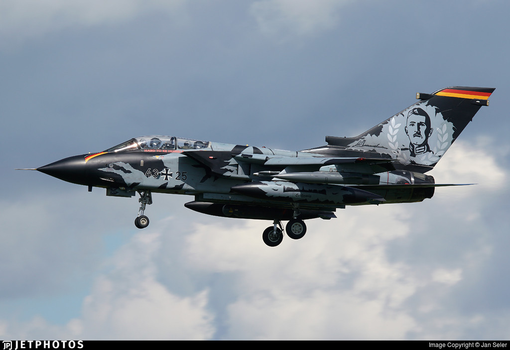 Người phát ngôn Bộ quốc Phòng Đức khẳng định việc vận hành tiêm kích Tornado tới năm 2030 sẽ "không có lợi về mặt kinh tế" và tất nhiên sẽ chắc chắn bị tụt hậu so với những loại chiến đấu cơ khác của các nước láng giềng. Nguồn ảnh: Pinterest.