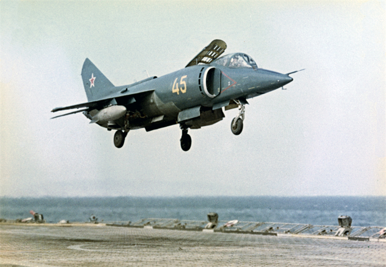 Đây cũng có thể coi là một trong những loại tiêm kích đầu tiên trên thế giới có khả năng cất - hạ cánh thẳng đứng được sử dụng trong biên chế. Nguồn ảnh: Pinterest.