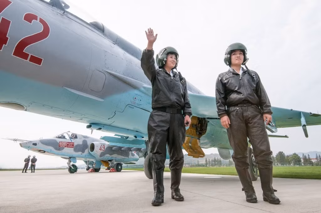 Theo nhiều thông tin được truyền thông quốc tế đăng tải, đặc biệt là dựa trên số liệu của Tổ chức Nghiên cứu Hoà bình Quốc tế, Triều Tiên hiện giờ đang có khoảng 150 Cánh Én Bạc MiG-21 trong biên chế. Nguồn ảnh: Sina.