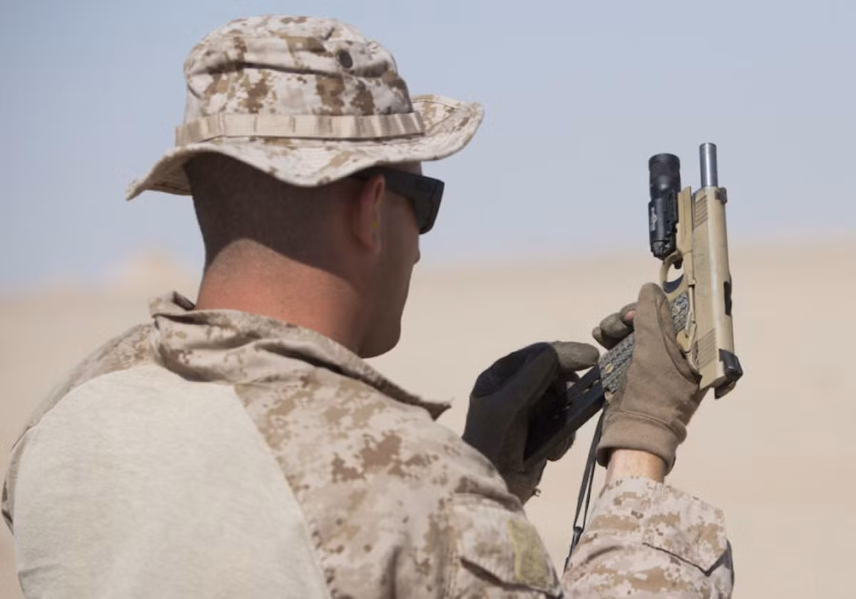 Theo chân quân đội Mỹ, khẩu súng ngắn này đã tham chiến ở mọi chiến trường, có mặt trong gần như mọi cuộc xung đột trên thế giới kể từ khi nó ra đời tới nay. Nguồn ảnh: Pinterest.