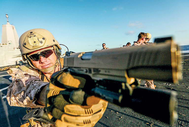 Được ra đời cách đây hơn một thế kỷ, khẩu súng ngắn M1911 có thiết kế cực kỳ cổ điển - đơn giản vì nó là một khẩu súng ngắn theo kiểu cổ. Nguồn ảnh: Pinterest.