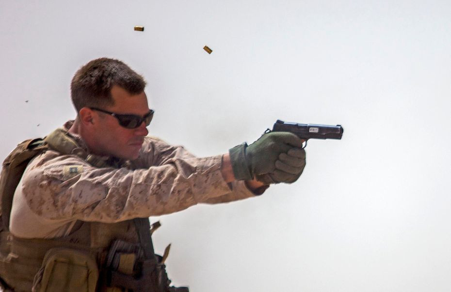 Đặc biệt là ở trong những cuộc chiến tranh có quân đội Mỹ trực tiếp tham gia, súng ngắn M1911 đã gần như trở thành một biểu tượng, gắn bó với nhiều thế hệ binh lính Mỹ từ thế chiến thứ nhất cho tới tận chiến tranh Afghanistan sau này. Nguồn ảnh: Pinterest.