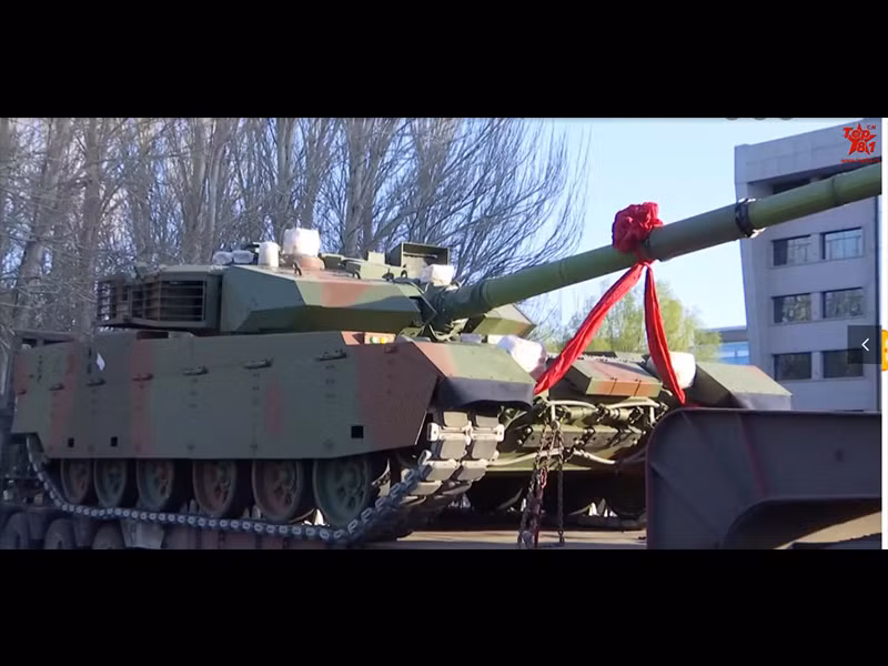 Theo nhiều nguồn tin quốc tế, Thái Lan đặt mua tổng cộng 38 xe tăng VT-4 của Trung Quốc với giá trị vào khoảng 200 triệu USD cho mỗi chiếc, trong đó Peru sẽ mua khoảng 100 xe tăng loại này nhưng chưa rõ giá thành. Nguồn ảnh: BMDP.