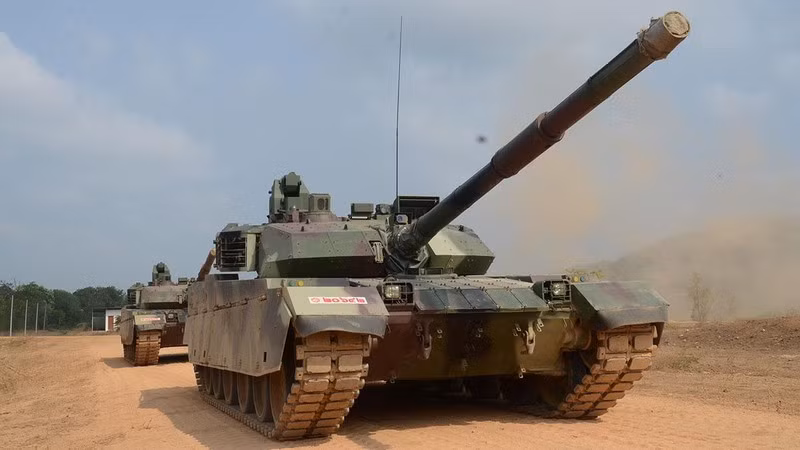 Loại xe tăng này có giá cực kỳ rẻ, chỉ khoảng 3 triệu USD mỗi chiếc và hứa hẹn sẽ là đối thủ cạnh tranh đáng gờm với những dòng xe tăng xuất khẩu chủ lực của Nga hiện nay như T-72 hay T-90. Nguồn ảnh: BMDP.