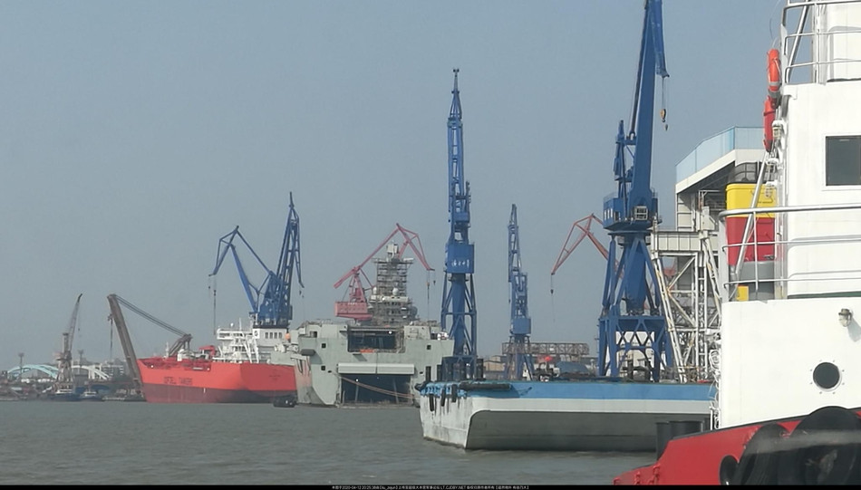 Có nhiều nhận định cho rằng sở dĩ tốc độ đóng tàu quá nhanh đã dẫn đến việc "đốt cháy giai đoạn", khi một vài quy trình an toàn cần thiết đã bị bỏ qua để chạy theo tiến độ được giao, dẫn tới sự cố cháy tàu. Nguồn ảnh: QQ.