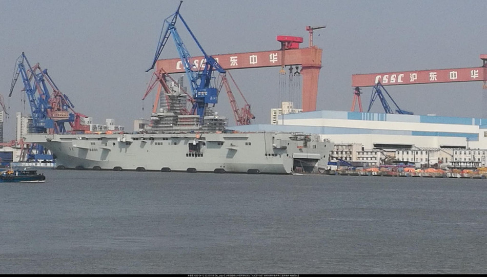 Tàu đổ bộ tấn công Type 075 của Trung Quốc được hạ thuỷ hôm 25/9/2019 vừa rồi và hiện được coi là tàu chiến có thời gian thi công kỷ lục nhất trong số những lớp tàu cùng trọng tải. Nguồn ảnh: QQ.