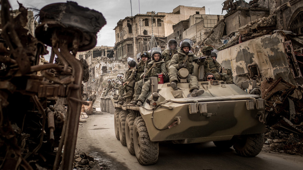 Từ năm 2015, Nga tham chiến ở chiến trường Syria với sứ mệnh chống khủng bố và bảo vệ sự tồn vong của chế độ Assad. Tới nay, cuộc chiến này vẫn chưa có hồi kết. Nguồn ảnh: Rumil.