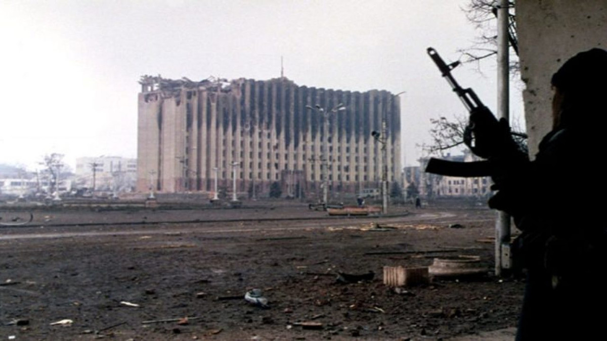 Ở Bắc Ossetia, Nga cũng hỗ trợ lực lượng Ossetia chống lại người Ingush. Kết cục là phần thắng thuộc về lực lượng thân Nga đã buộc tất cả những người dân tộc Ingush bị trục xuất khỏi Ossetia. Nguồn ảnh: Rumil.