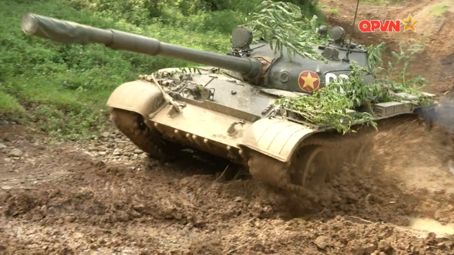Theo các thông tin được truyền thông quốc tế và Viện nghiên cứu hoà bình thế giới công bố, Việt Nam từng mua một số lượng nhỏ xe tăng T-62 trong giai đoạn từ năm 1978 tới năm 1979. Nguồn ảnh: QPVN.