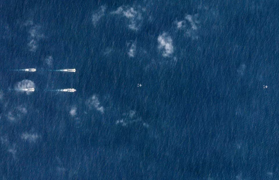 Việc Trung Quốc đơn phương tuyên bố gần như toàn bộ biển Đông là hải phận của nước này sẽ không những ảnh hưởng tới chủ quyền, quyền lợi kinh tế của các quốc gia trong khu vực biển Đông mà còn ảnh hưởng tới kinh tế toàn thế giới. Nguồn ảnh: Pinterest. Video Phản đối Trung Quốc đâm chìm tàu cá Việt Nam ở Hoàng Sa - Nguồn: VTC16