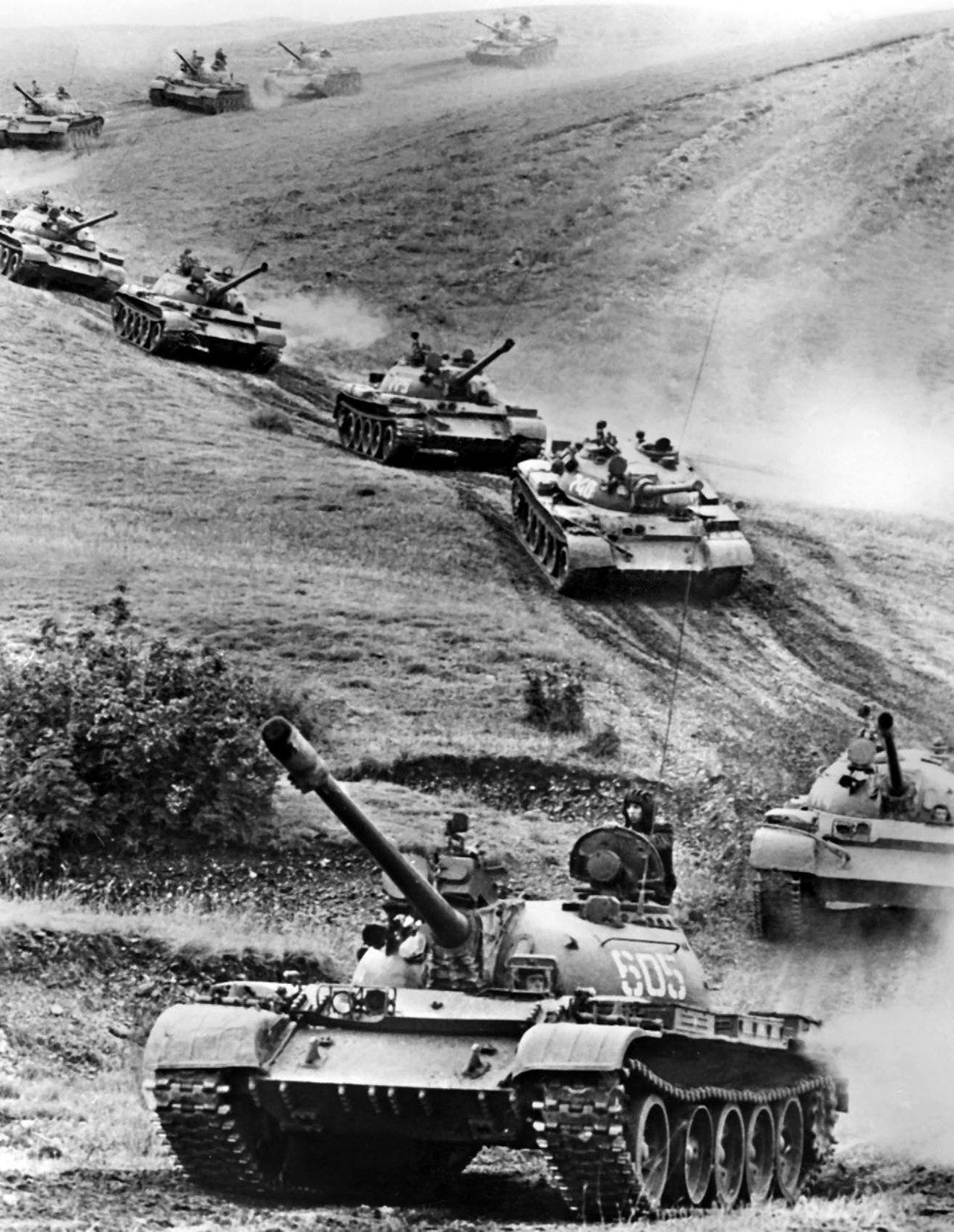 Tới nay, T-55M8A2 Tifon vẫn chỉ có đúng 4 nguyên mẫu ban đầu và chưa chào mời được bất cứ quốc gia nào mua gói nâng cấp với số lượng lớn. Có lẽ với việc thay mới toàn bộ linh kiện của chiếc T-54/55 và chỉ giữ lại phần vỏ sẽ khiến các khách hàng của Ukraine nghĩ đến chuyện... mua xe tăng đời mới hơn là sử dụng gói nâng cấp T-55M8A2 Tifon. Nguồn ảnh: Pinterest.