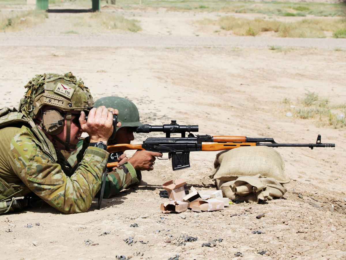 Mặc dù được khởi xướng từ thập niên 50, mãi tới tận năm 1962, khẩu súng bắn tỉa Dragunov mới thực sự vượt qua được các đối thủ cạnh tranh khác, trở thành khẩu súng được Liên Xô sử dụng trong biên chế. Nguồn ảnh: Pinterest.