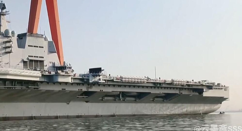 Nhiều nguồn tin khẳng định, Trung Quốc đang nỗ lực hoàn thiện tàu Sơn Đông để có thể thử nghiệm cất - hạ cánh với chiến đấu cơ trong năm 2020 này. Nguồn ảnh: Sina.