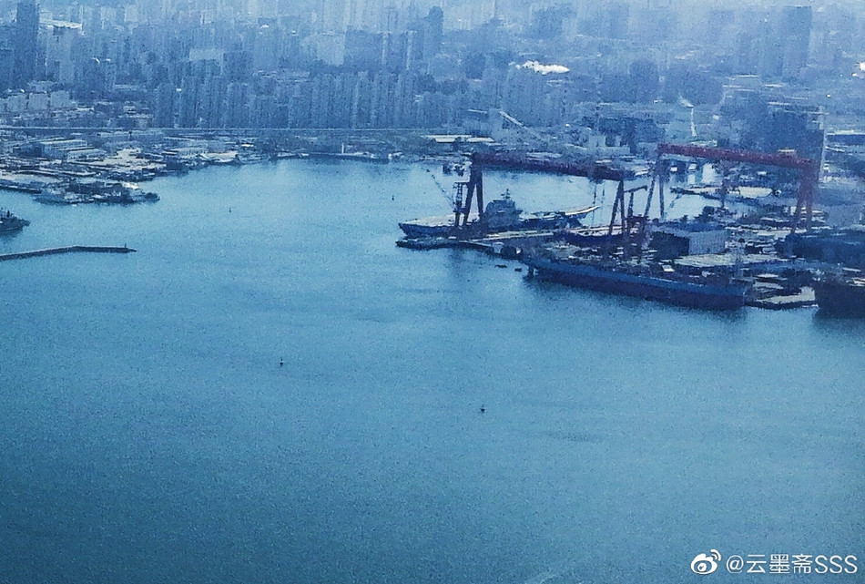 Trong quá khứ, cảng đóng tàu Đại Liên được coi là khu vực mang tính chiến lược ở bở Tây biển Thái Bình Dương. Nhật Bản, Anh và Nga cũng từng chiếm đóng khu vực này để làm bàn đạp cho hạm đội hải quân của mình trong quá khứ. Nguồn ảnh: Sina.