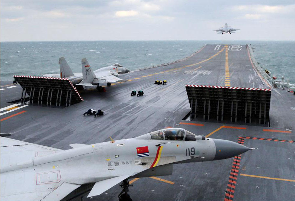 Bản thân J-15 cũng là loại tiêm kích hạm duy nhất của Trung Quốc hiện nay, đây cũng là loại máy bay cánh bằng duy nhất cất - hạ cánh được trên các tàu sân bay của Trung Quốc. Nguồn ảnh: Sina.