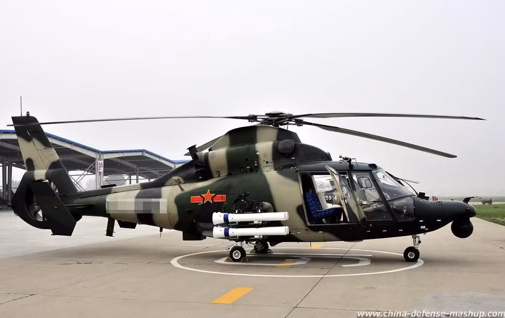 Cuối cùng là hai trực thăng tấn công Harbin Z-9, loại trực thăng tấn công "quốc dân" không những được Trung Quốc sử dụng mà còn được nước này xuất khẩu cho Campuchia. Nguồn ảnh: Sina.