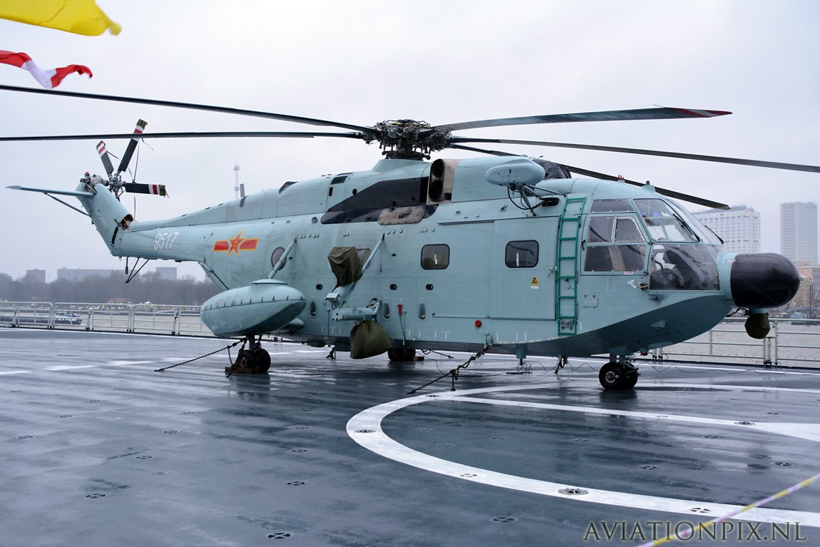 Trong đó, phiên bản trực thăng Z-18F được trang bị radar quét bề mặt nước, radar quét dưới bề mặt nước, giá treo vũ khí và thiết bị thuỷ âm để làm nhiệm vụ chống ngầm. Nguồn ảnh: Sina.