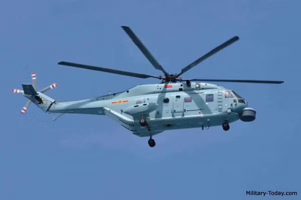 Hai phiên bản trực thăng Z-18 được trang bị trên tàu sân bay Liêu Ninh bao gồm Z-18F và Z-18J, mỗi chiếc có quân số 6 chiếc. Nguồn ảnh: Sina.