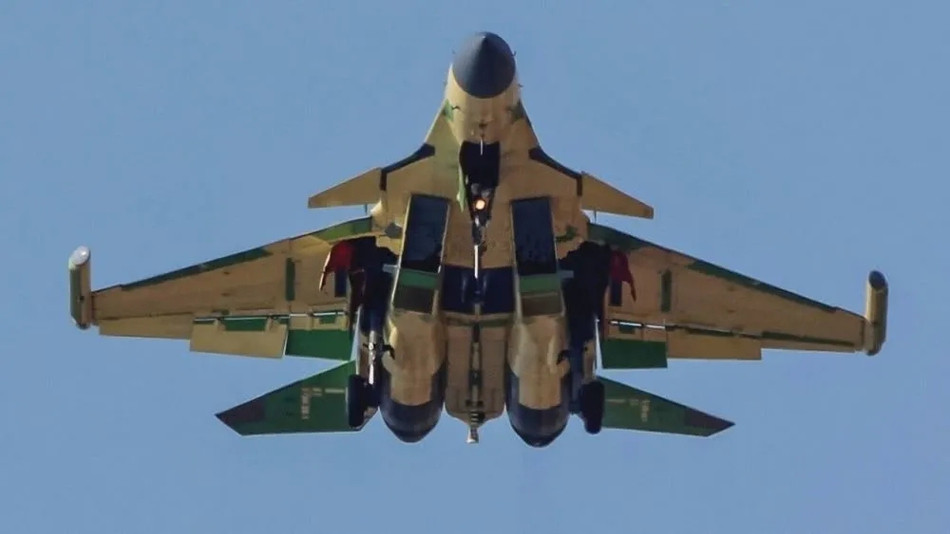 Theo nhiều thông tin trên truyền thông Trung Quốc, hiện tại nước này đang có tổng cộng 25 chiến đấu cơ J-15. Mỗi chiếc tiêm kích hạm này có giá vào khoảng 60 triệu USD. Nguồn ảnh: Sina.