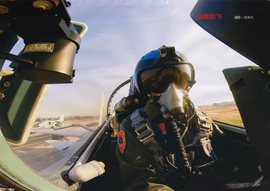 Trong tương lai, nhiều khả năng Trung Quốc sẽ phát triển tiêm kích hạm thế hệ năm để làm đối trọng với F-35 của Mỹ. Dự kiến các loại tiêm kích hạm thế hệ năm của Trung Quốc sẽ được xây dựng dựa trên thiết kế của J-20 hoặc J-31. Nguồn ảnh: Sina.