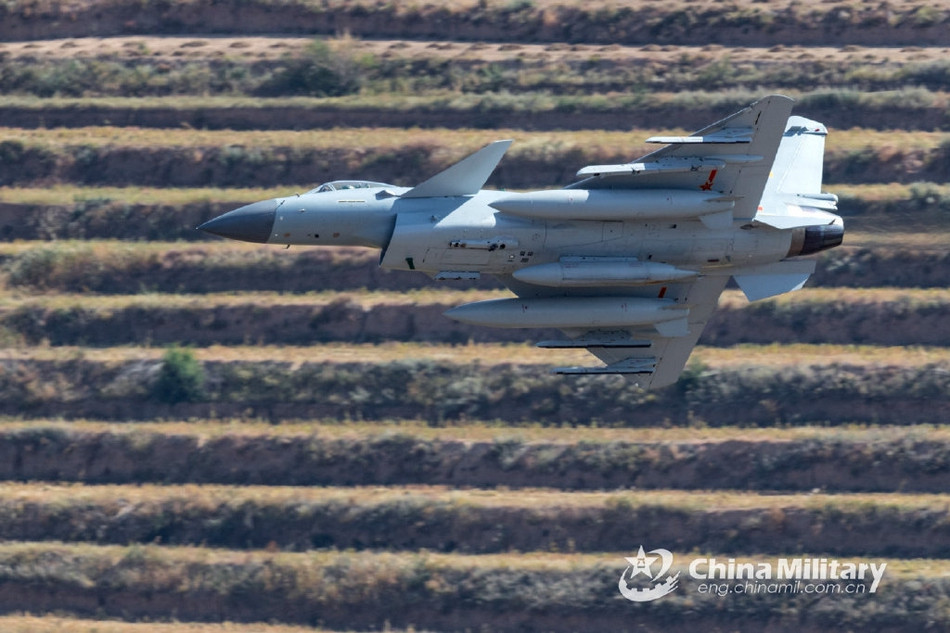 Thậm chí nhiều nguồn tin được báo chí Trung Quốc đăng tải còn khẳng định, loại tên lửa này của Trung Quốc có phiên bản cải tiến với khả năng tấn công mục tiêu ở khoảng cách tối đa có thể lên tới... 300 km - xa gấp đôi so với AIM-120D của Mỹ. Nguồn ảnh: QQ.