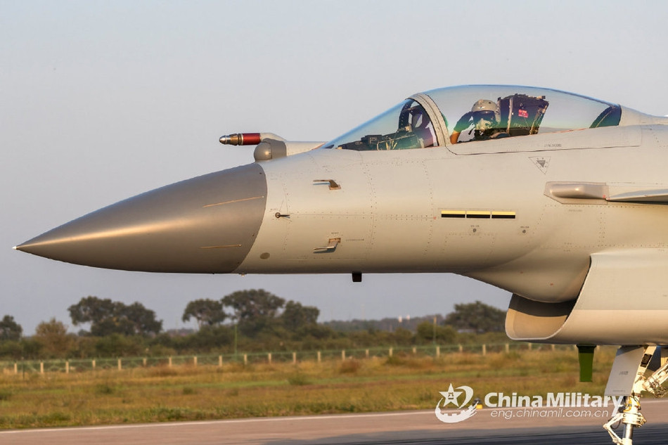 Tiêm kích J-10C được tập đoàn công nghiệp hàng không Thành Đô của nước này phát triển dựa trên phiên bản J-10B - phiên bản tiêm kích từng được gọi với biệt danh "Siêu-10". Nguồn ảnh: QQ.