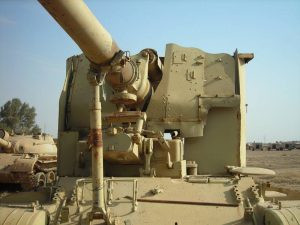 Phiên bản này có nhiều biến thể khác nhau, có biến thể được trang bị pháo 130mm loại Type 59-1 do Trung Quốc sản xuất, có phiên bản sử udngj pháo M-46 130mm, cũng có nguồn tin cho rằng có phiên bản sử dụng pháo D-74 122mm. Nguồn ảnh: Pinterest.