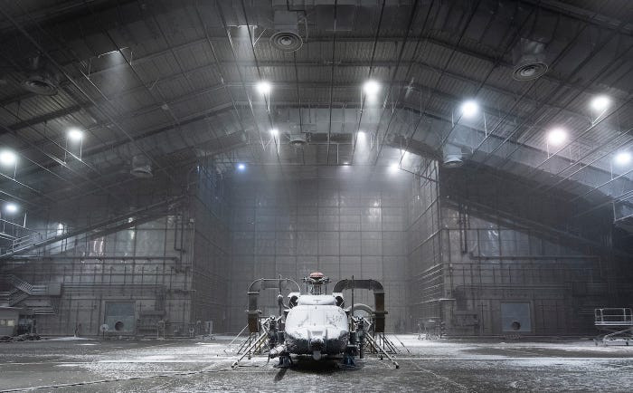 Để đảm bảo cho trực thăng có thể hoạt động được ở môi trường nhiệt độ thấp, HH-60W cần có thiết kế đặc biệt với bình nhiên liệu cách nhiệt và hệ thống chống đóng băng nhiên liệu, dung dịch làm mát cũng như độ chịu đựng của từng linh kiện phải cực kỳ cao. Nguồn ảnh: BI.