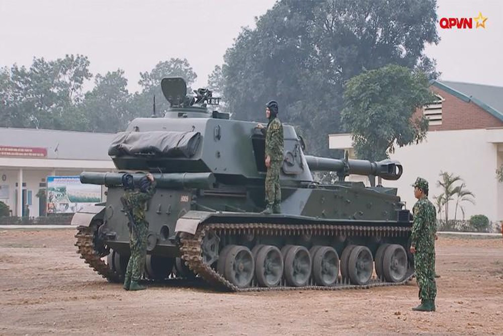 Xe có khả năng mang theo 830 lít nhiên liệu diesel và hoạt động được với dự trữ quãng đường lên tới tối đa 500 km. Nguồn ảnh: QPVN.