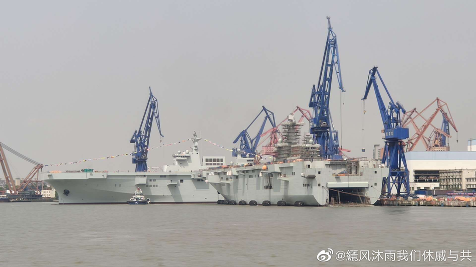 Trong quá khứ, Hải quân Trung Quốc từng đặt mục tiêu hoàn thành tàu đổ bộ tấn công Type 075 đầu tiên trước tháng 9 năm nay để có thể kịp gia nhập hải quân Trung Quốc trước dịp quốc khánh của nước này. Nguồn ảnh: QQ.