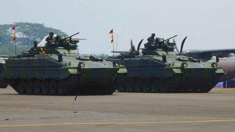 Đầu tiên phải kể đến loại xe chiến đấu bộ binh cực "xịn" của quân đội Indonesia mang tên Marder. Đây là loại xe chiến đấu bộ binh do Đức sản xuất, phiên bản được Indonesia mua sử dụng nòng pháo 20mm tự động. Nguồn ảnh: Pinterest.