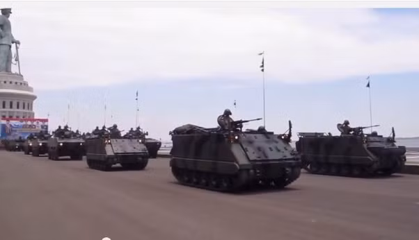 Khác với phiên bản xe thiết giáp M113 thường thấy, Indonesia chủ yếu sử dụng phiên bản Arisgator - phiên bản cải tiến từ M113 cho phép tăng tối đa khả năng lội nước. Nguồn ảnh: Pinterest.