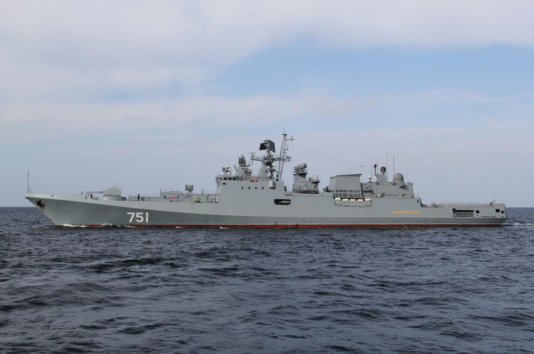 Các chuyên gia lưu ý rằng chính thức hạm đội Nga không đóng cửa lối đi cho dành cho những tàu nước ngoài, đặc biệt là tàu thương mại xuất hiện trong khu vực này.