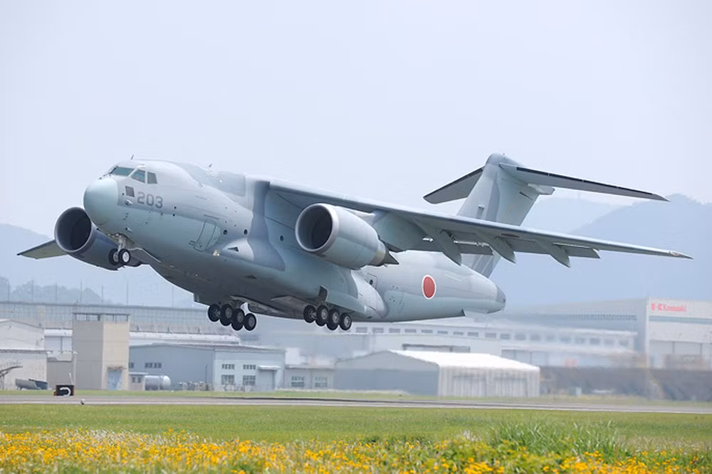 Với việc cho ra đời vận tải cơ Kawasaki C-2, Nhật Bản cũng chính thức có chỗ đứng trong hàng ngũ những quốc gia có khả năng tự sản xuất vận tải cơ chiến lược. Nguồn ảnh: Flickr.