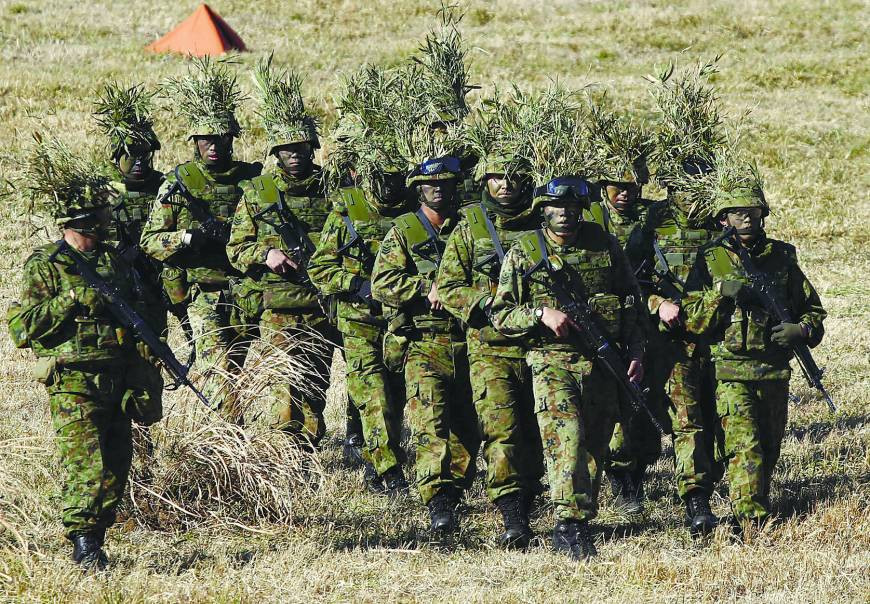 Do không có tài nguyên, trong quá khứ Nhật Bản từng phải chiếm Triều Tiên và Trung Quốc để cung cấp đủ nguyên liệu cho sự phát triển của đất nước. Giờ đây, tàu chiến của Nhật cũng đang có mặt tại Vịnh Ba Tư và Trung Đông để bảo vệ các tàu chở dầu của nước này. Nguồn ảnh: Pinterest.