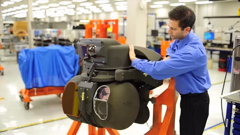 Các hình ảnh được trích xuất ra hệ thống hiển thị của phi công sẽ chỉ có màu đen-trắng có độ tương phản cao giúp phi công có được tầm nhìn tốt hơn gấp nhiều lần so với việc sử dụng hệ thống nhìn đêm đưa ra hình ảnh ám xanh như thông thường.