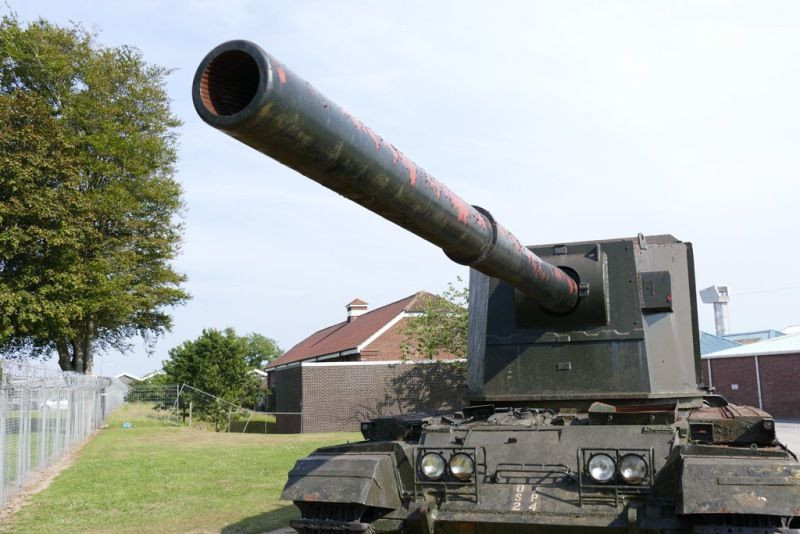 Khẩu pháo này có sức mạnh khủng khiếp, chỉ tính riêng trọng lượng của toàn cơ cấu pháo đã lên tới 4 tấn. Mỗi phát khai hoả, khẩu pháo này tạo ra sức giật tương đương với 87 tấn. Nguồn ảnh: Foto.