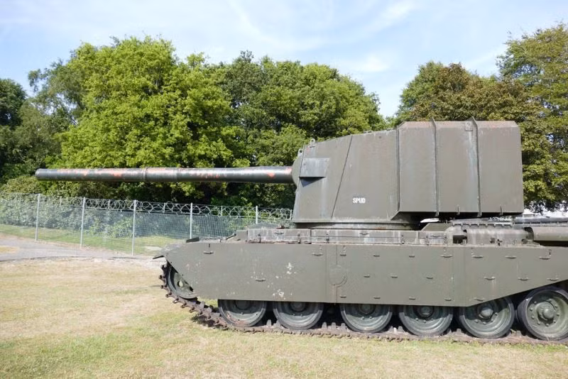 Một điều khó tin hơn là khẩu pháo L4 này vốn dĩ được Anh thiết kế lại dựa trên khẩu BL 7.2 - một khẩu lựu pháo được Anh sản xuất từ Chiến tranh Thế giới thứ nhất. Nguồn ảnh: Foto.