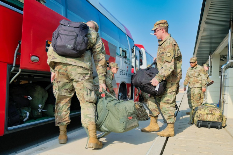 Cũng trong một động thái liên quan khác, lực lượng Lục quân Mỹ đã gửi thư yêu cầu 10.000 cựu binh lính của lực lượng này đã giải ngũ quay trở lại phục vụ với lý do "tình trạng khẩn cấp quốc gia". Nguồn ảnh: USarmy.