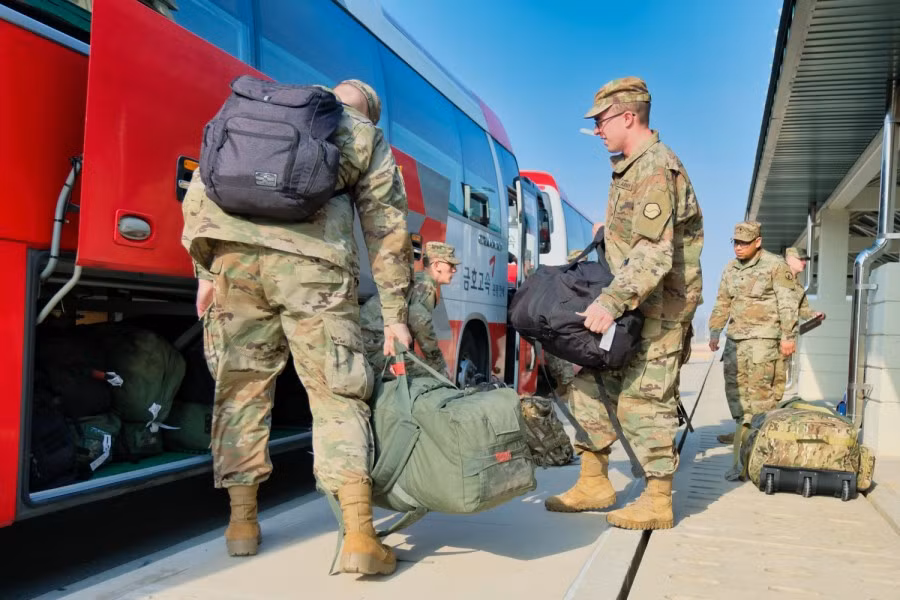 Cũng trong một động thái liên quan khác, lực lượng Lục quân Mỹ đã gửi thư yêu cầu 10.000 cựu binh lính của lực lượng này đã giải ngũ quay trở lại phục vụ với lý do "tình trạng khẩn cấp quốc gia". Nguồn ảnh: USarmy.