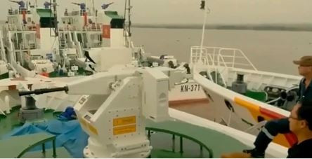 Hệ thống pháo điều khiển từ xa trên tàu KN-272 được trang bị kèm hệ thống điều khiển bằng tay, cho phép xạ thủ trực tiếp sử dụng hoả lực khi hệ thống điều khiển từ xa gặp trục trặc. Nguồn ảnh: KNVN.