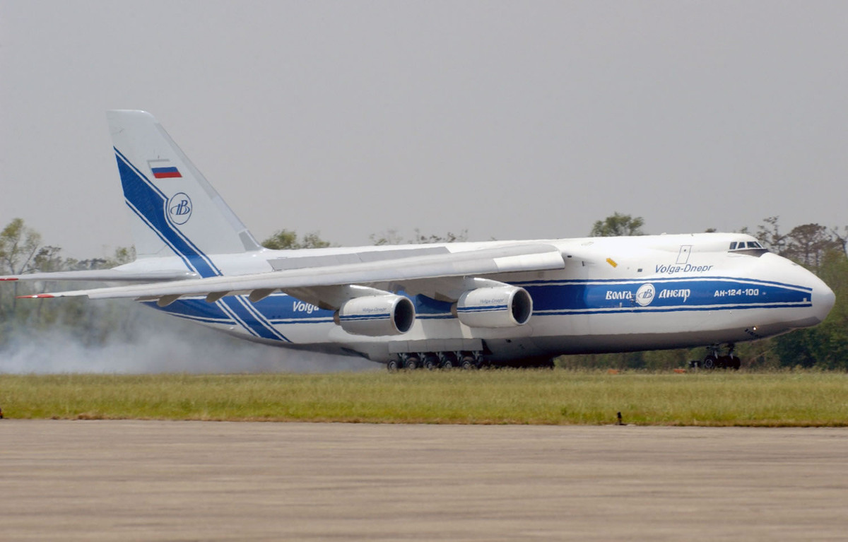 Vụ "tai nạn" gần nhất của An-124 xảy ra vào ngày 19/6/2019 khi chiếc máy bay này đang đậu trên đường băng ở sân bay quốc tế Tripoli thì bị... pháo kích phá huỷ hoàn toàn. Nguồn ảnh: Forces.