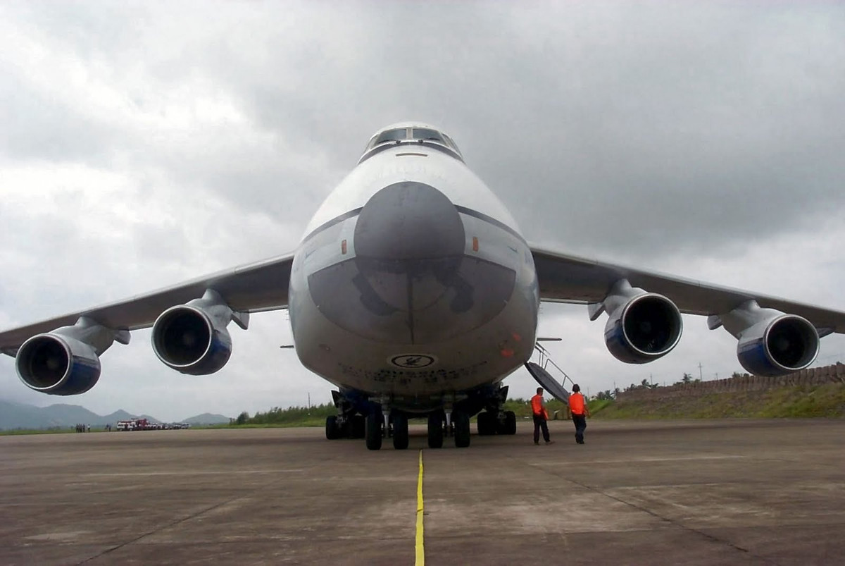 Nga hiện cũng là quốc gia duy nhất trên thế giới còn sử dụng An-124 vào mục đích quân sự. Các quốc gia còn lại bao gồm Ukraine và UAE hiện chỉ sử dụng An-124 vào mục đích dân sự. Nguồn ảnh: Airliners.