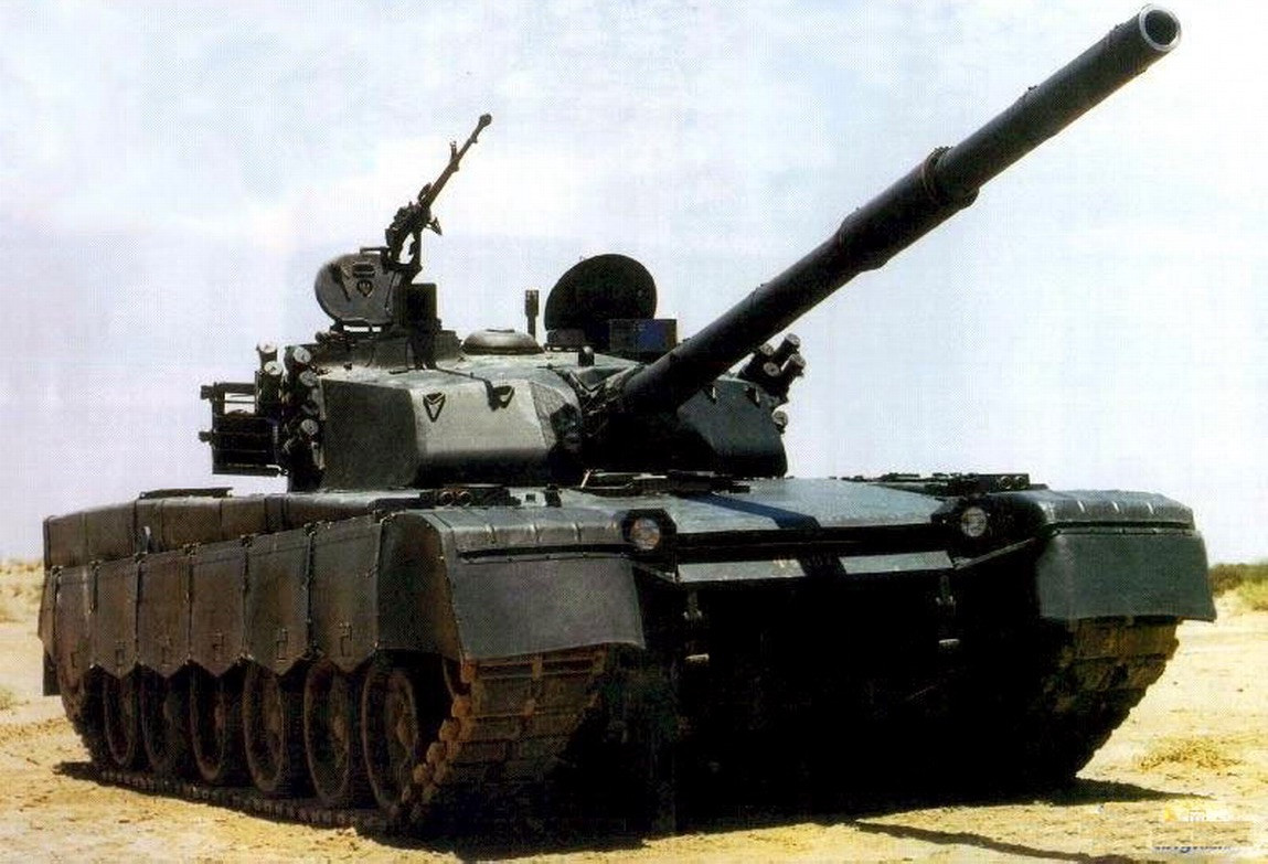 Tiếp đến là MBT-2000 hay còn có tên gọi khác là VT-1A - dự án xe tăng chủ lực liên doanh giữa Trung Quốc và Pakistan. Việc sản xuất hàng loạt loại xe tăng này được bắt đầu từ năm 1998. Nguồn ảnh: Pinterest.