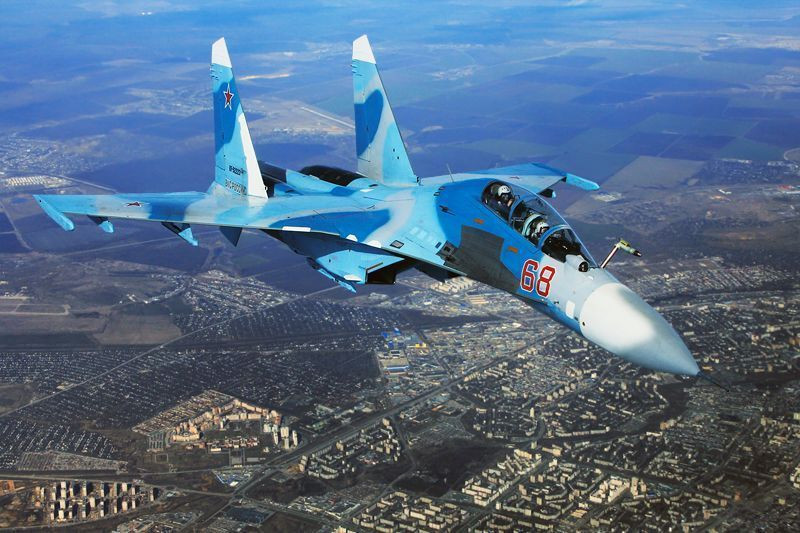 Trong lý thuyết, một pha tiếp liệu trên không hoàn hảo sẽ đòi hỏi tiêm kích vào vị trí cách máy bay vận tải không quá 20 mét và hai máy bay phải bay đồng tốc độ với nhau. Nguồn ảnh: Exporu.